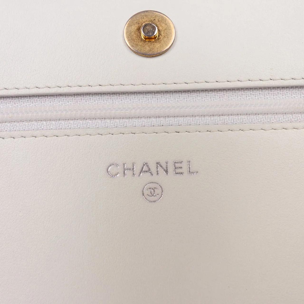 Thumbnail - Chanel Hobo Bags - Quilted Aged Calfskin Gabrielle Wallet On Chain - Gr. unisize - in Weiß - für Damen
