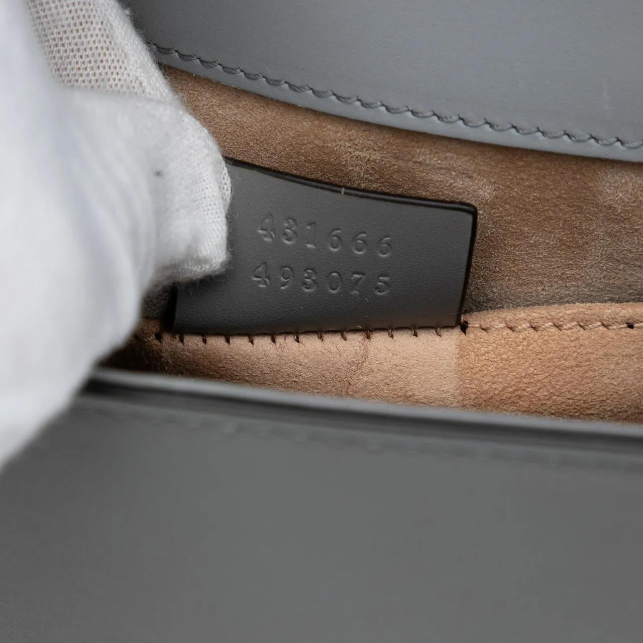 Thumbnail - Gucci Hobo Bags - Mini Leather Web Sylvie Chain Crossbody - Gr. unisize - in Grau - für Damen