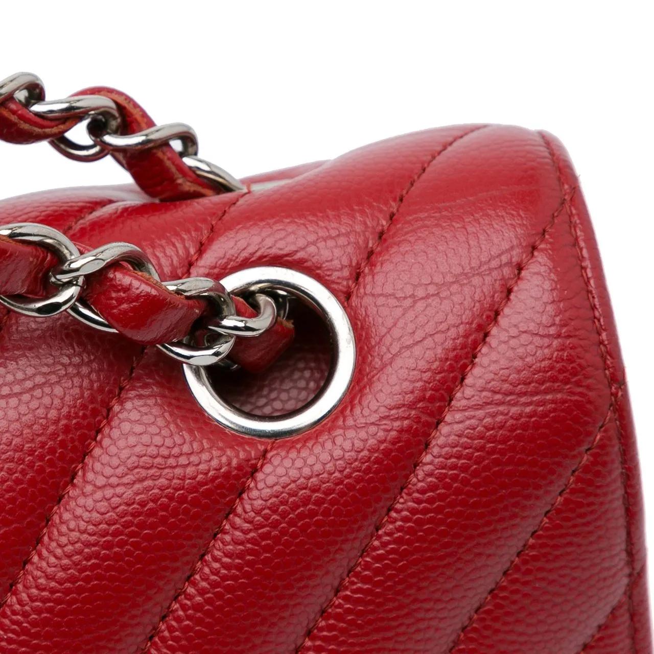 Chanel Hobo bags 2016-2017 Medium Classic Chevron Caviar Double Fla in rood