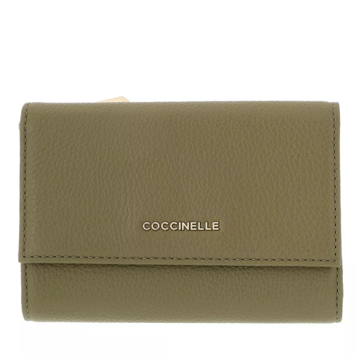 Coccinelle Metallic Soft Wallet Grainy Leather  Moss Green Portemonnaie mit Überschlag