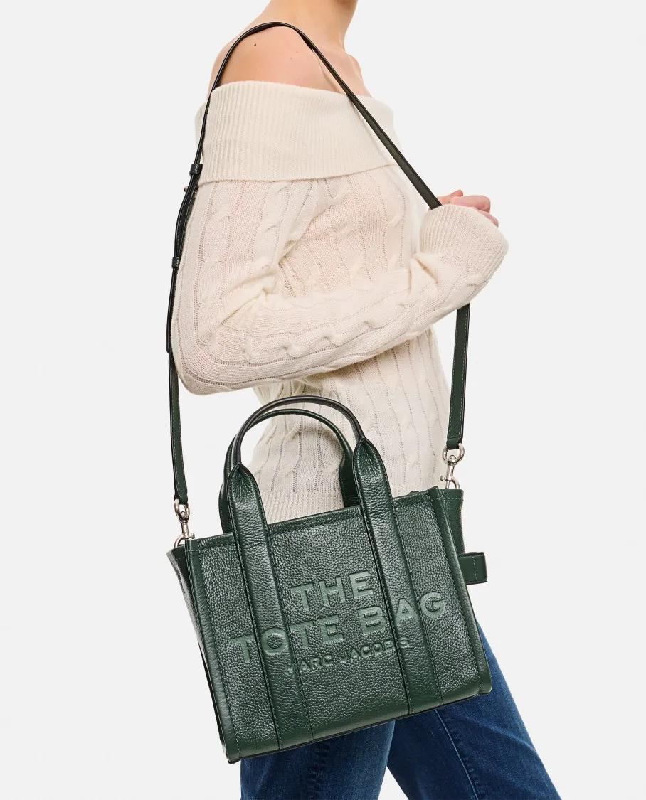 Marc Jacobs Shoppers & Totes The Small Leather Tote Bag in groen