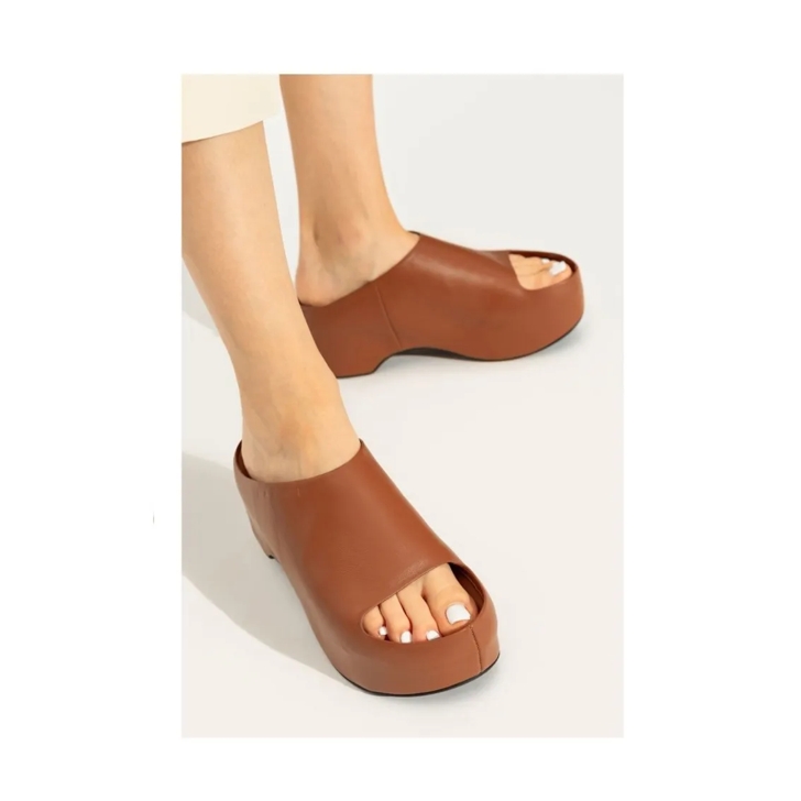 サンダル・ミュール Marni Brown Heel Slip-On Sandals With Design Marni Brown Heel Slip-On Sandals With Design Brown | Sandale