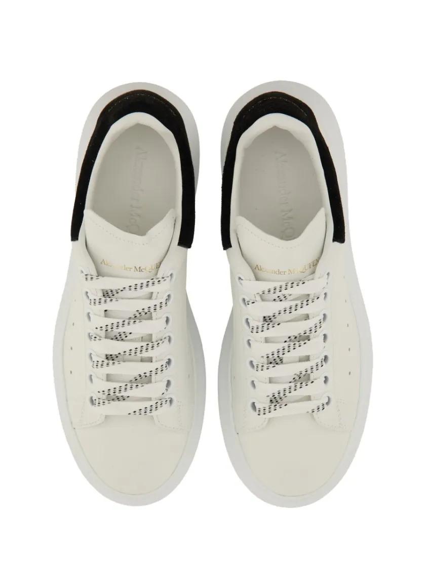 Thumbnail - Alexander McQueen Low-Top Sneaker - Calfskin Oversized Sneakers With Suede Accents - Gr. 36 (EU) - in Weiß - für Damen