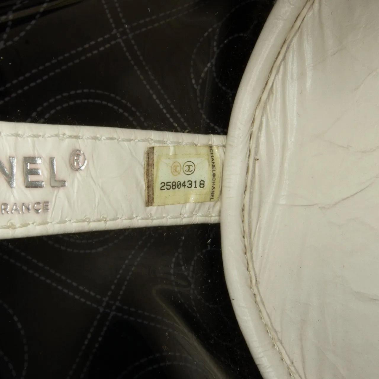 Thumbnail - Chanel Hobo Bags - Crumpled Calfskin PVC Camellia Bucket - Gr. unisize - in Schwarz - für Damen