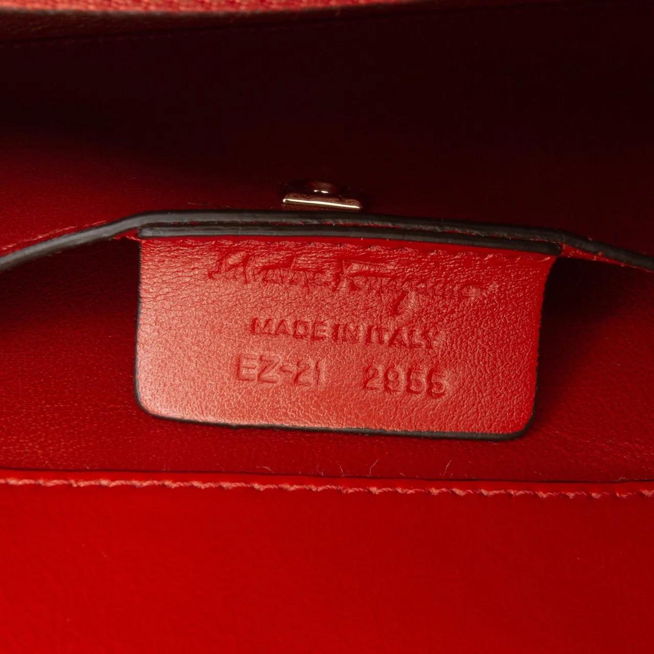 Thumbnail - Salvatore Ferragamo Hobo Bags - Printed Leather Trifolio Shoulder Bag - Gr. unisize - in Rot - für Damen