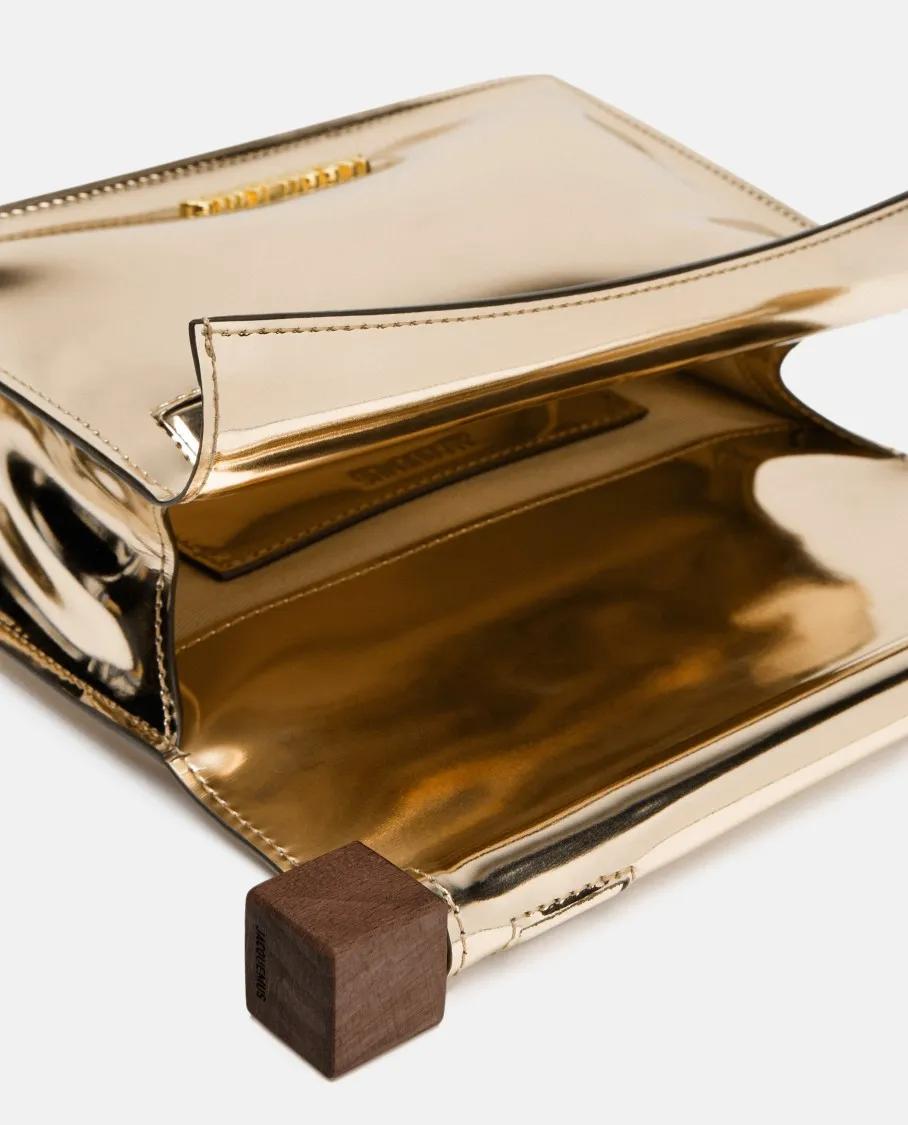 Jacquemus Shoppers La Petite Pochette Rond Carre Handbag in goud