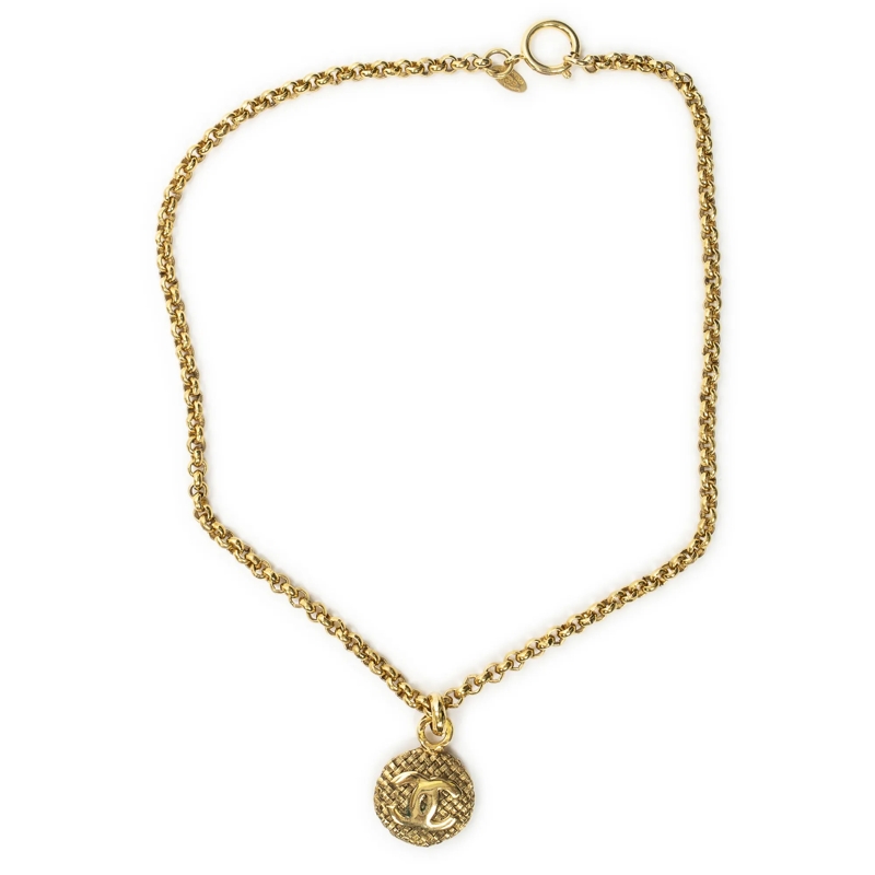 Chanel Kurze Halskette CC Quilted Round Pendant ChainNecklace gold
