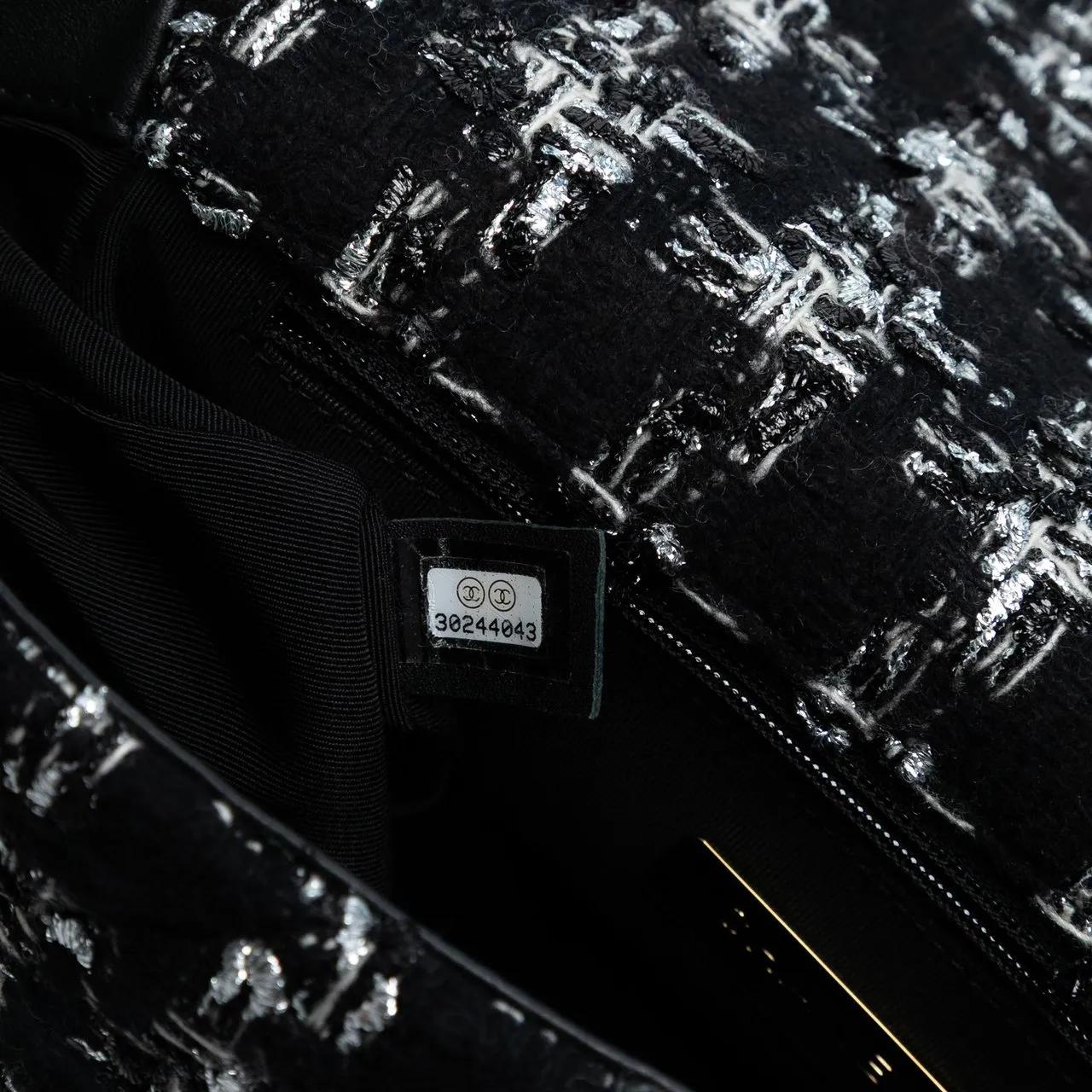 Thumbnail - Chanel Hobo Bags - Medium Tweed 19 Flap - Gr. unisize - in Schwarz - für Damen