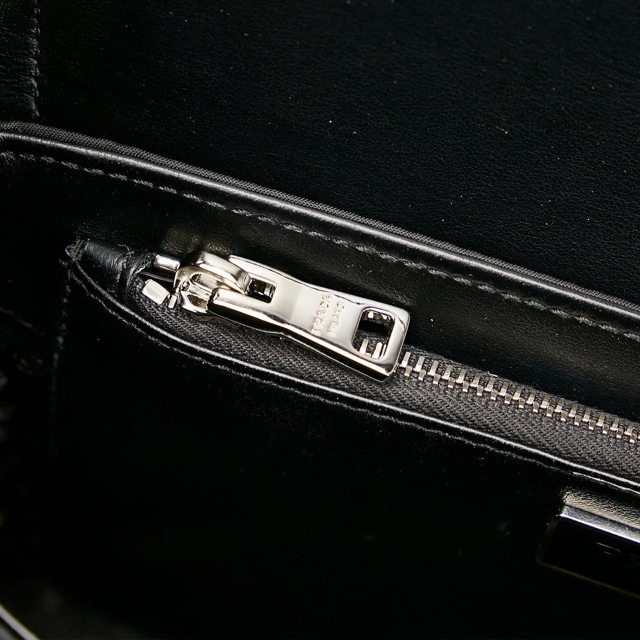 Prada Hobo bags 2022 Re-Nylon & Spazzolato Pocket Crossbody in zwart