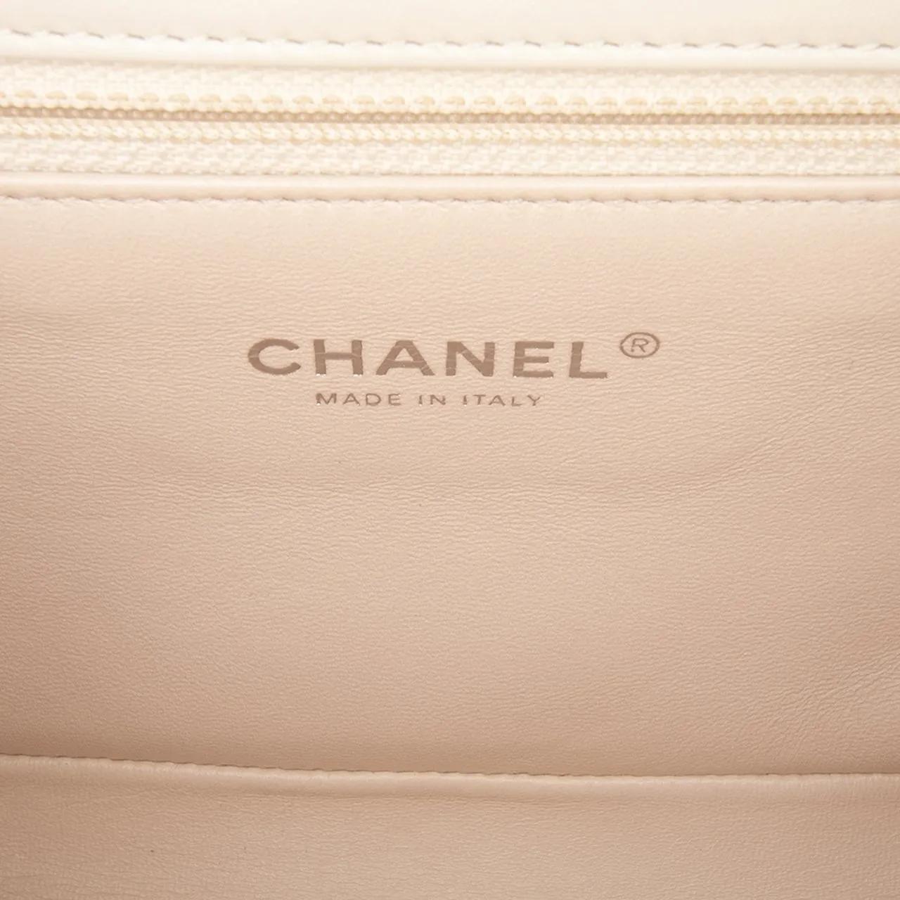 Thumbnail - Chanel Hobo Bags - CC Stitched Calfskin Chain Flap - Gr. unisize - in Weiß - für Damen