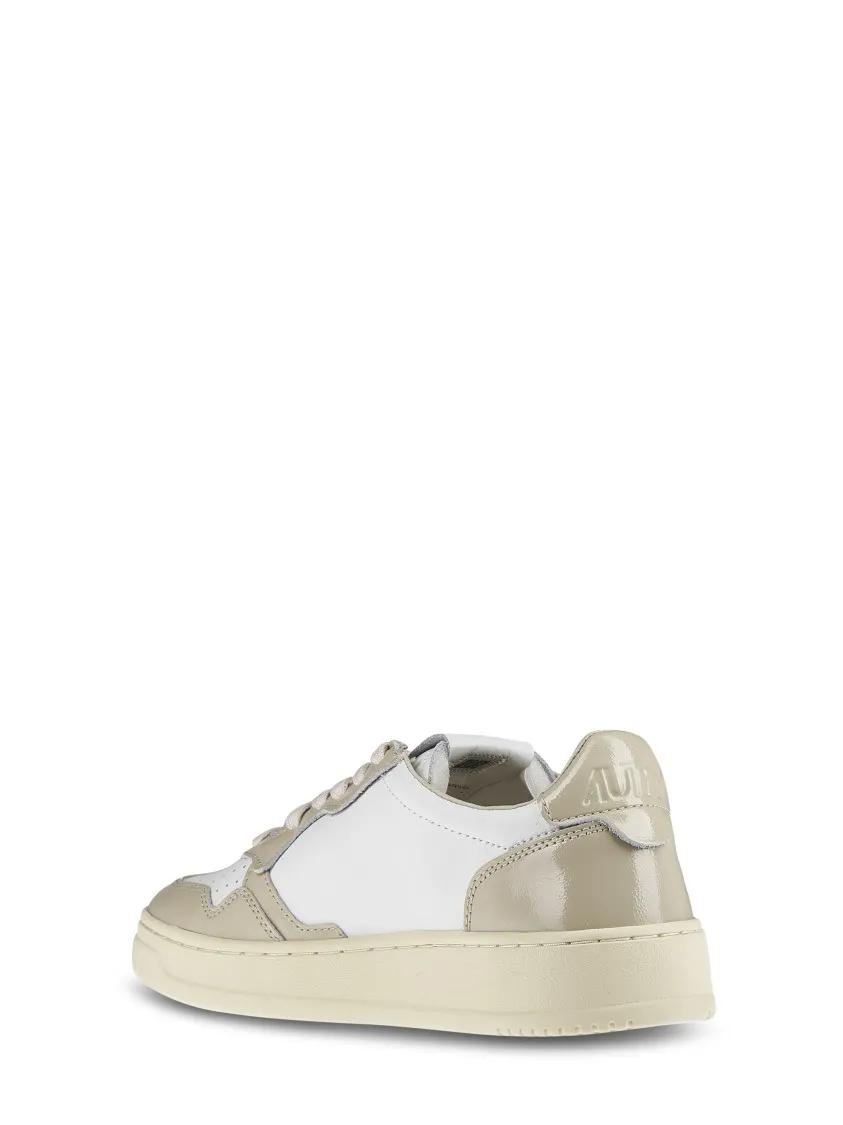 Thumbnail - Autry Low-Top Sneaker - Low-Top Sneakers Combining Smooth And Patent Leath - Gr. 36 (EU) - in Weiß - für Damen