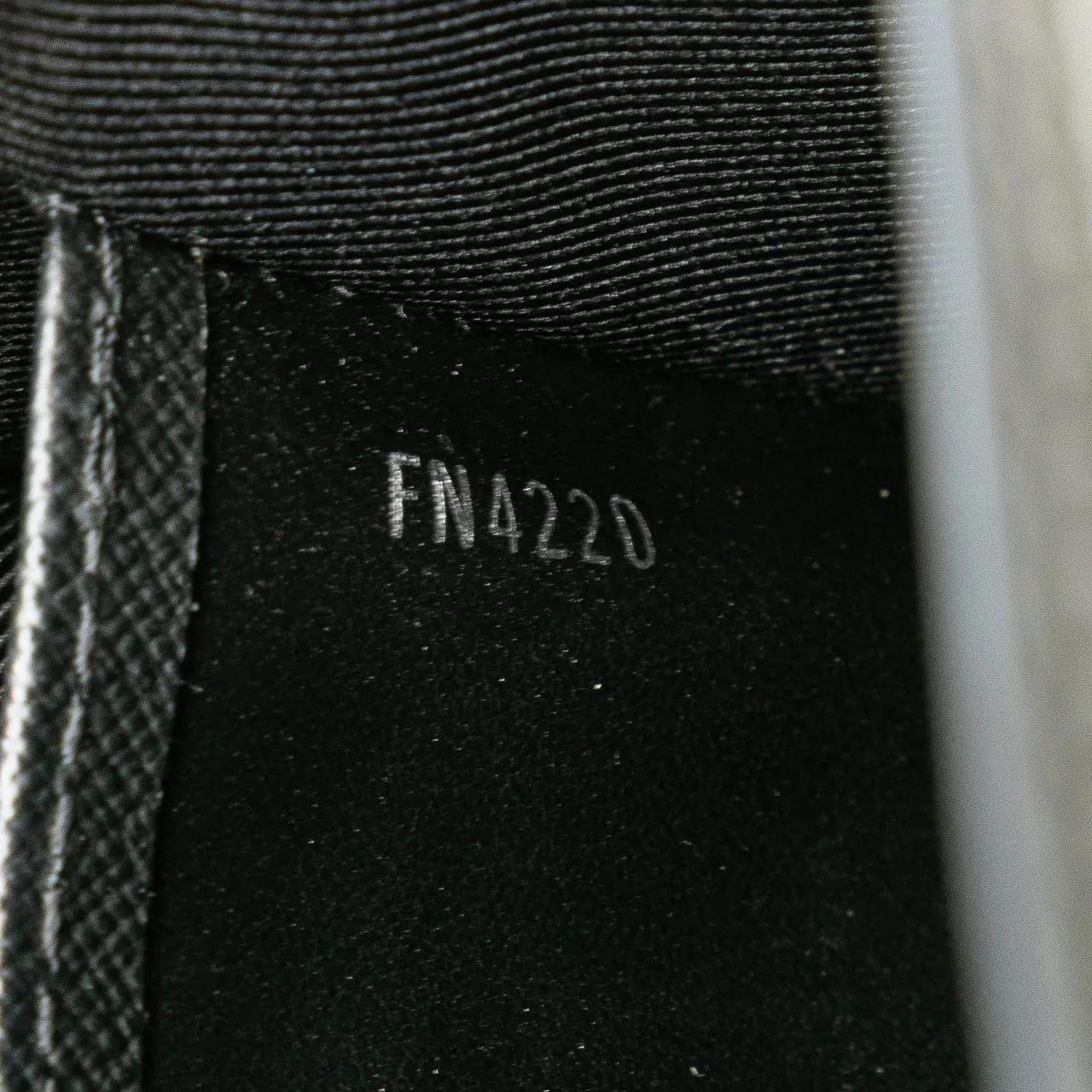 Thumbnail - Louis Vuitton Clutches - Monogram Eclipse Reverse Pochette Voyage MM - Gr. unisize - in Grau - für Damen