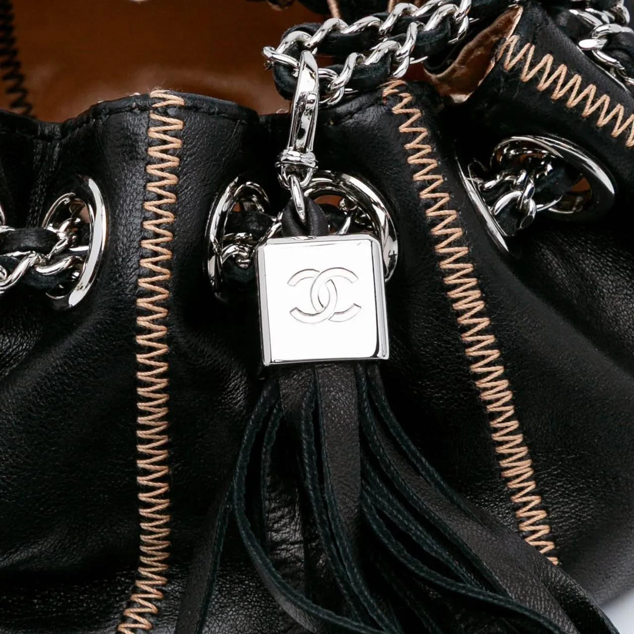 Thumbnail - Chanel Clutches - Mini Lambskin and Satin Reversible Sac Cordon - Gr. unisize - in Schwarz - für Damen