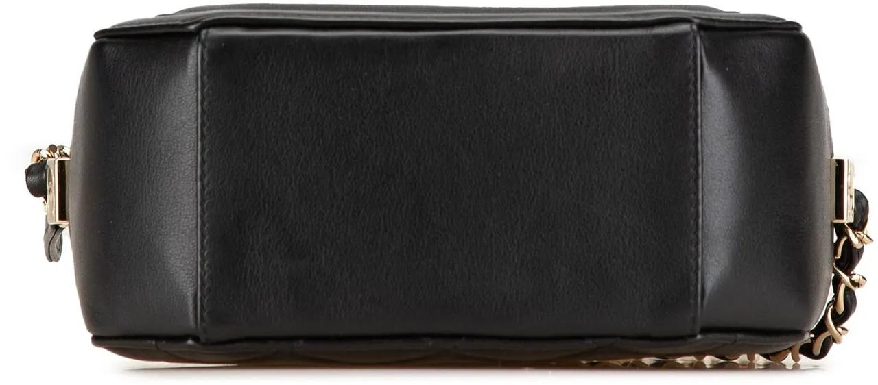 Chanel Shoppers CC Quilted Lambskin Octagon Camera Case in zwart
