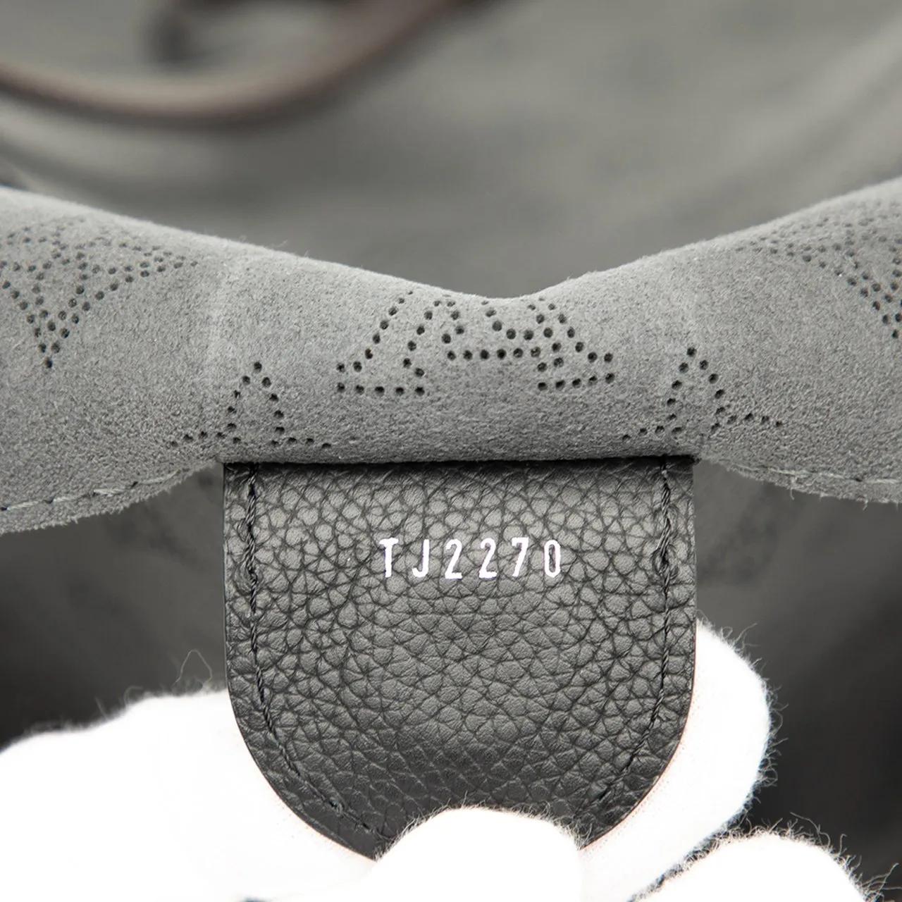 Thumbnail - Louis Vuitton Shopper - Monogram Mahina Hina MM - Gr. unisize - in Schwarz - für Damen