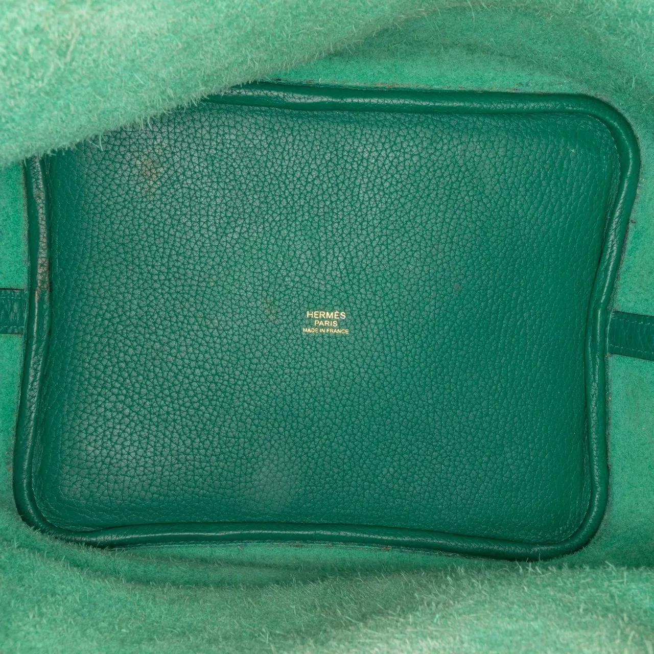 Hermès Totes & shoppers Clemence Picotin Lock 22 in groen