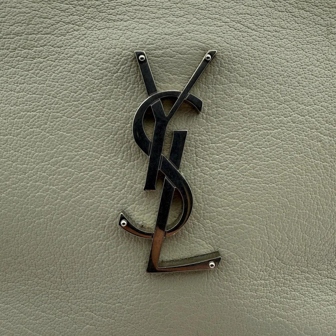 Thumbnail - Saint Laurent Crossbody Bags - Yves Saint Laurent Lou Camera Bag Cream White / go - Gr. unisize - in Weiß - für Damen