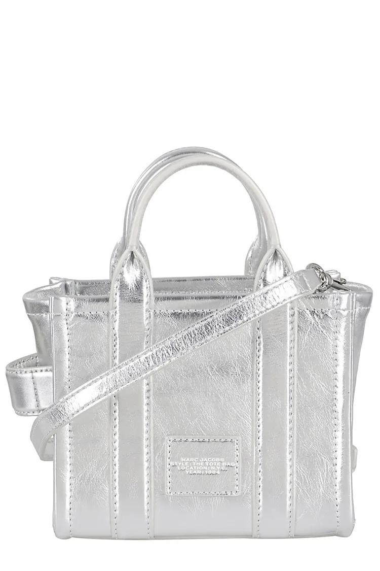Marc Jacobs Totes & shoppers Compact Metallic Tote Bag With Embossed Logo in zilver