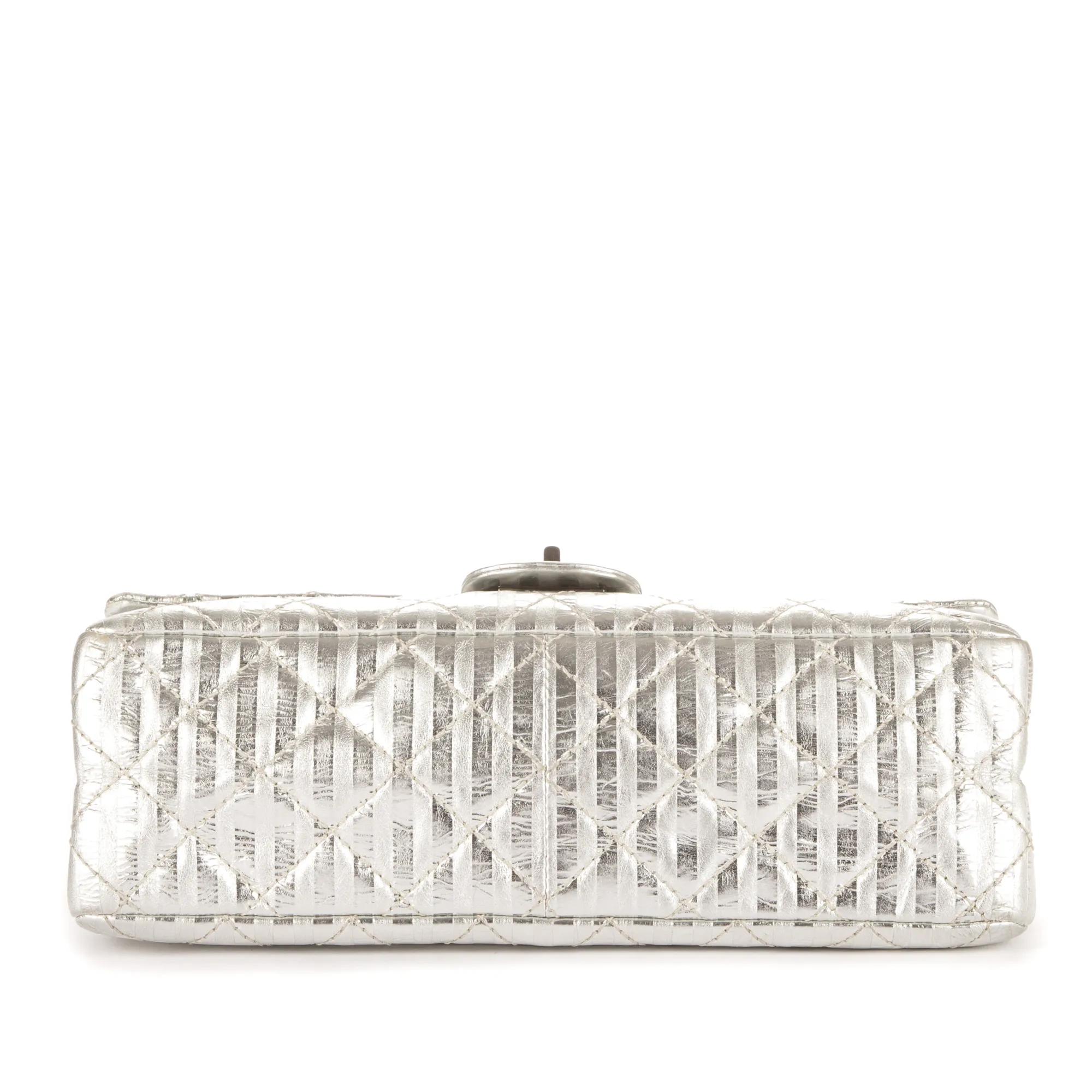 Thumbnail - Chanel Crossbody Bags - 2.55 Stripes Medium 226 Double Flap - Gr. unisize - in Silber - für Damen