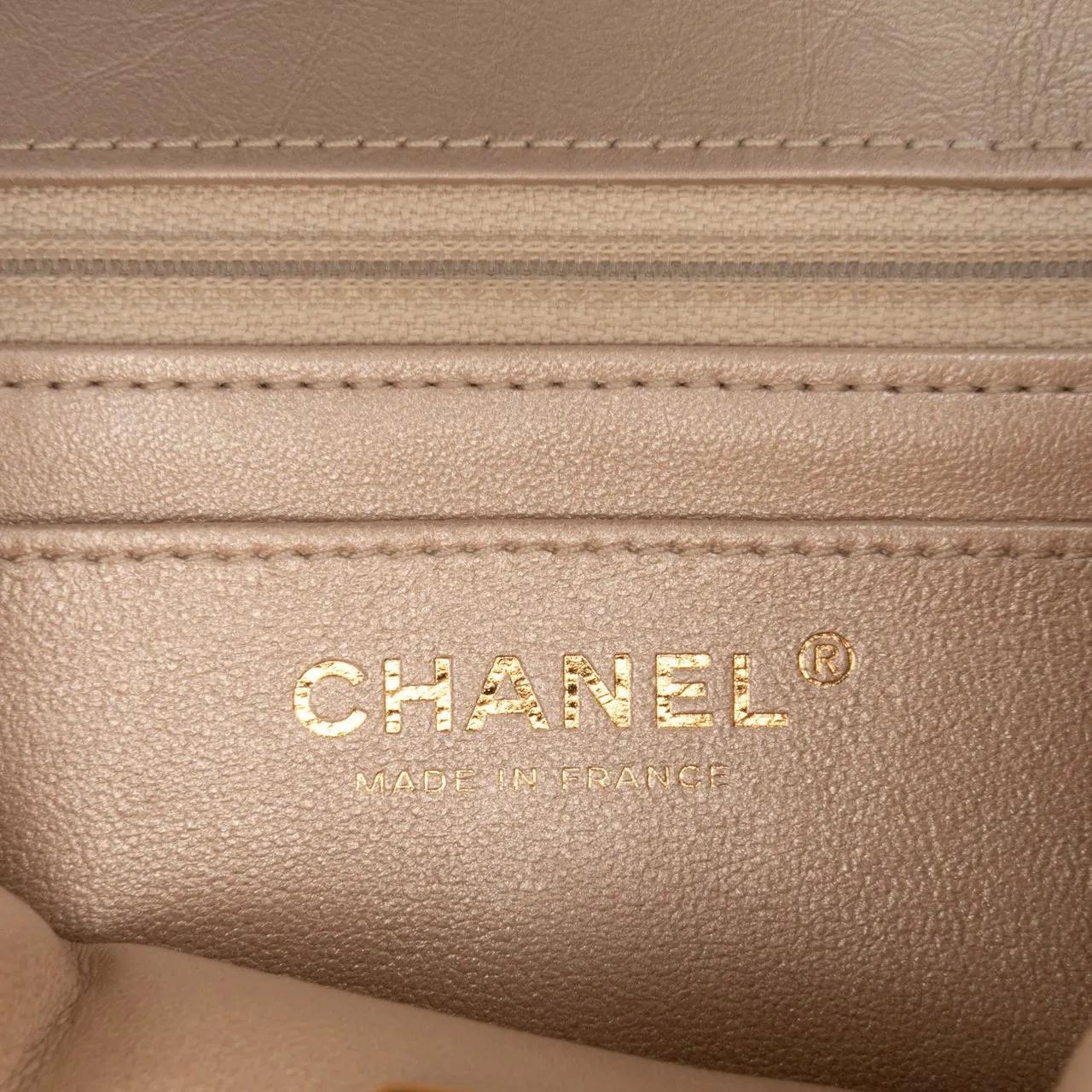 Thumbnail - Chanel Hobo Bags - Reissue 2.55 Chevron Quilted Metallic Calfskin Sin - Gr. unisize - in Gold - für Damen