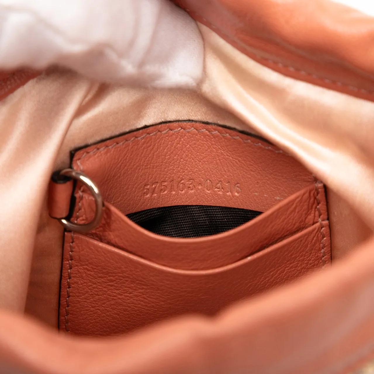 Thumbnail - Gucci Hobo Bags - Small GG Marmont Sequined Diagonal Matelasse Leath - Gr. unisize - in Gold - für Damen