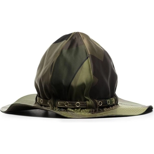 Sacai  X Kaws Mountain Metro Camouflage Hat grün