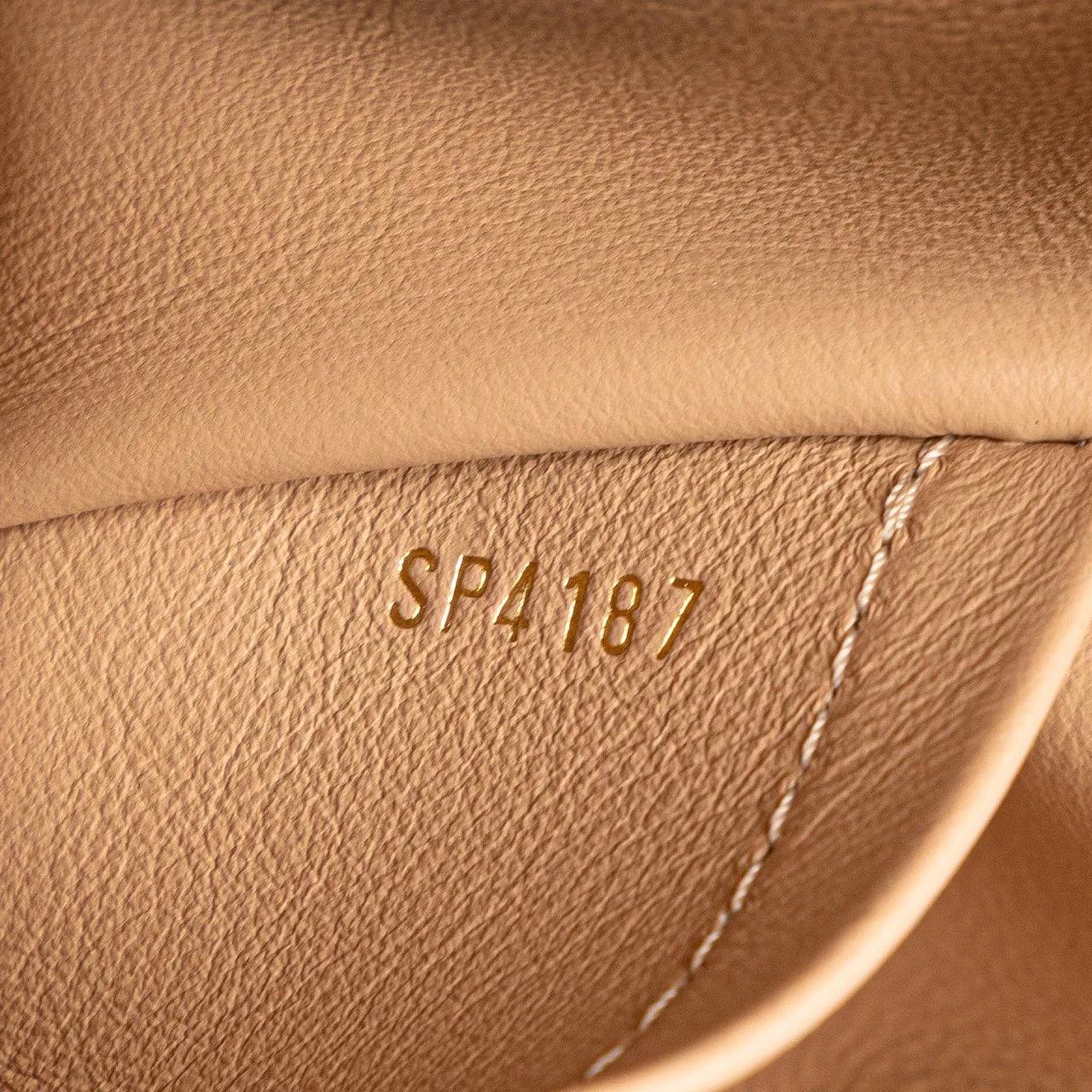 Thumbnail - Louis Vuitton Hobo Bags - Taurillon Studdy Capucines MM - Gr. unisize - in Braun - für Damen