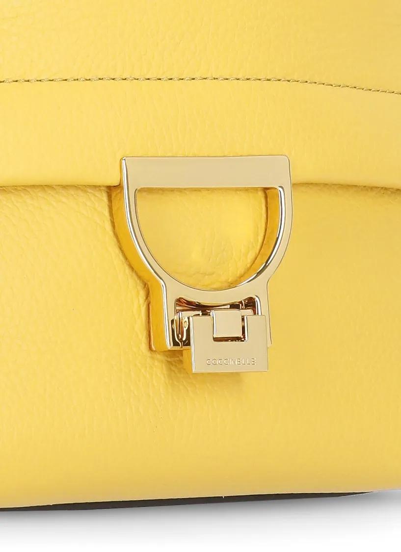 Coccinelle Hobo bags Yellow Arlettis Bag in geel