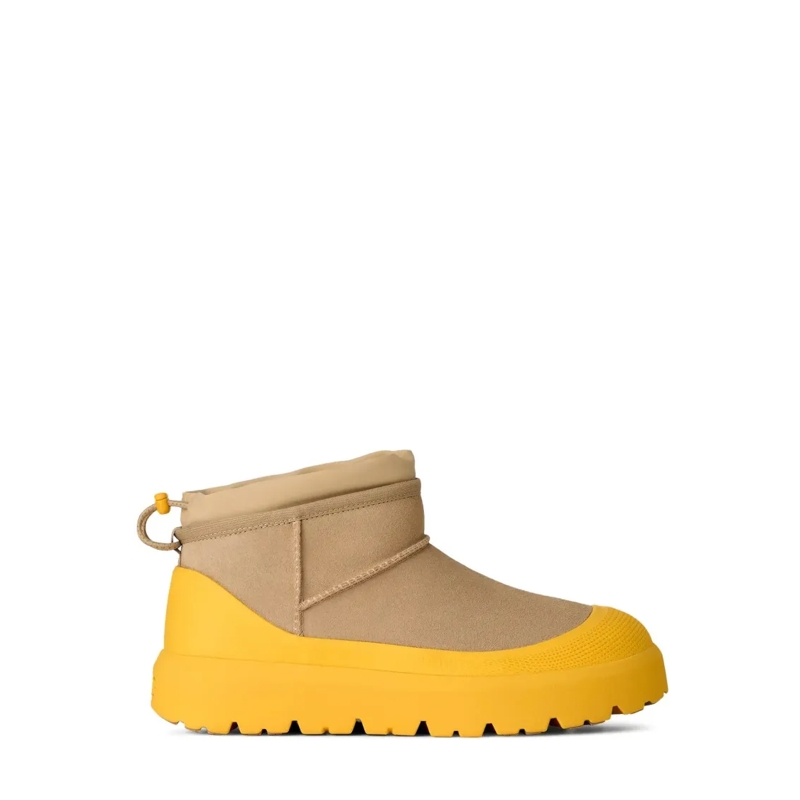 UGG Bottes Low-Cut Brown Leather Boots With Textured Sole Gold