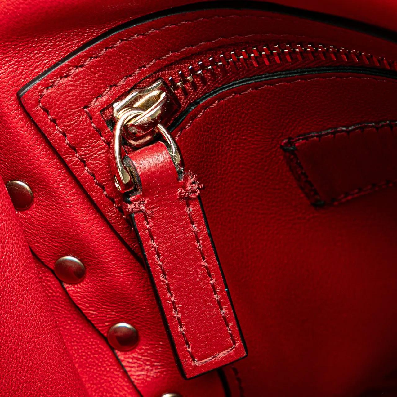 Thumbnail - Valentino Garavani Hobo Bags - Nappa Rockstud Spike Vertical Satchel - Gr. unisize - in Rot - für Damen