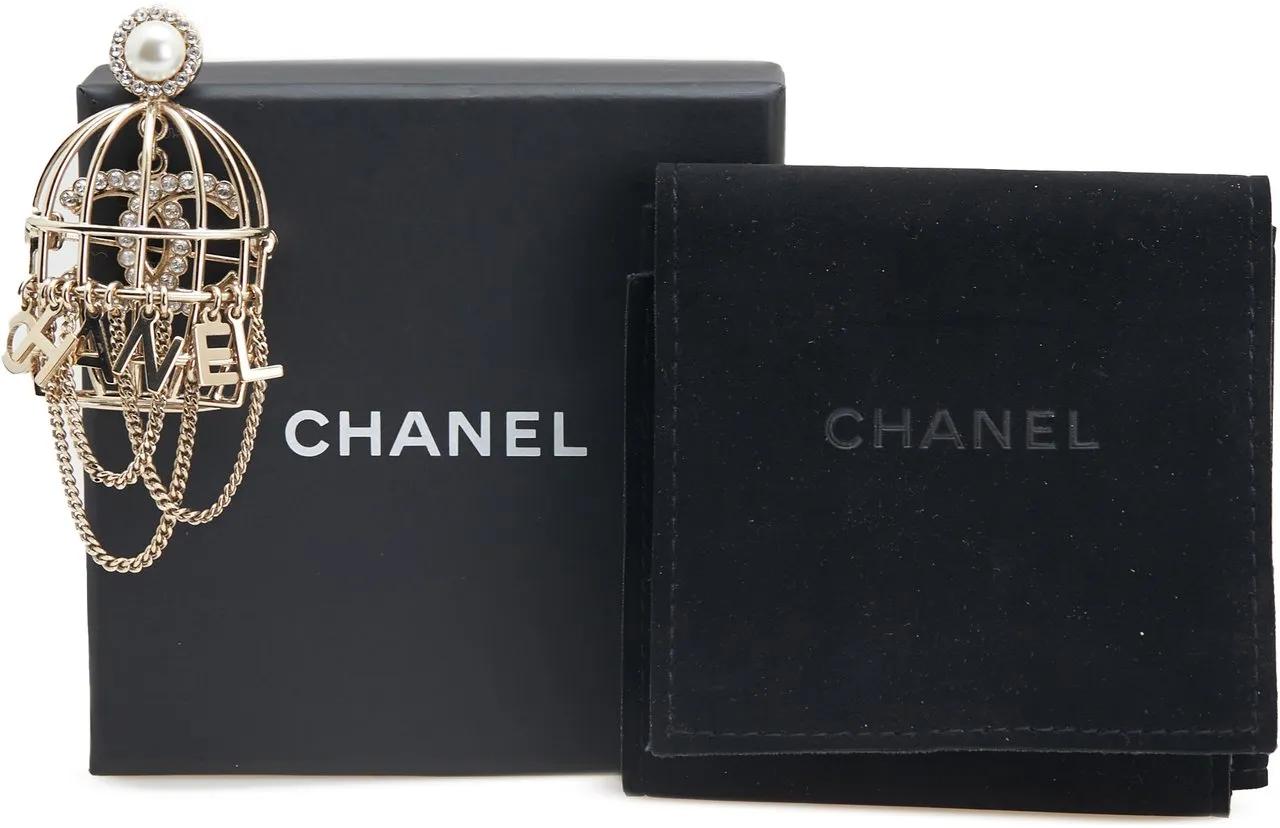 Thumbnail - Chanel Halskette - CC Gold Plated Faux Pearl and Rhinestones Logo Bir - Gr. unisize - in Gold - für Damen