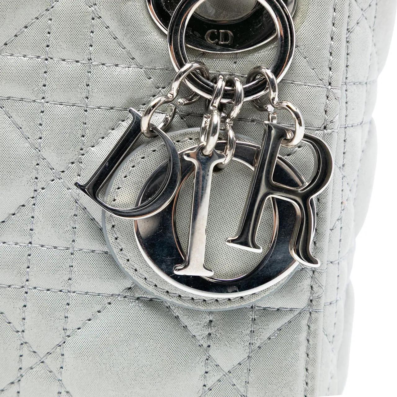 Thumbnail - Christian Dior Hobo Bags - Mini Iridescent Lambskin Cannage Lady Dior - Gr. unisize - in Silber - für Damen