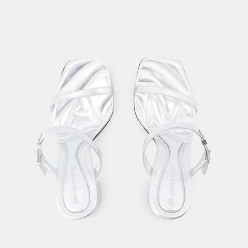 Alexander McQueen Sandale Seal Heeled Sandals - Leather - Silver Silver (Image 4)