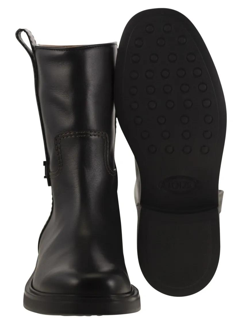 Thumbnail - Tod's Stiefel - Calfskin Ankle Boot With T Accessory - Gr. 40 (EU) - in Schwarz - für Damen