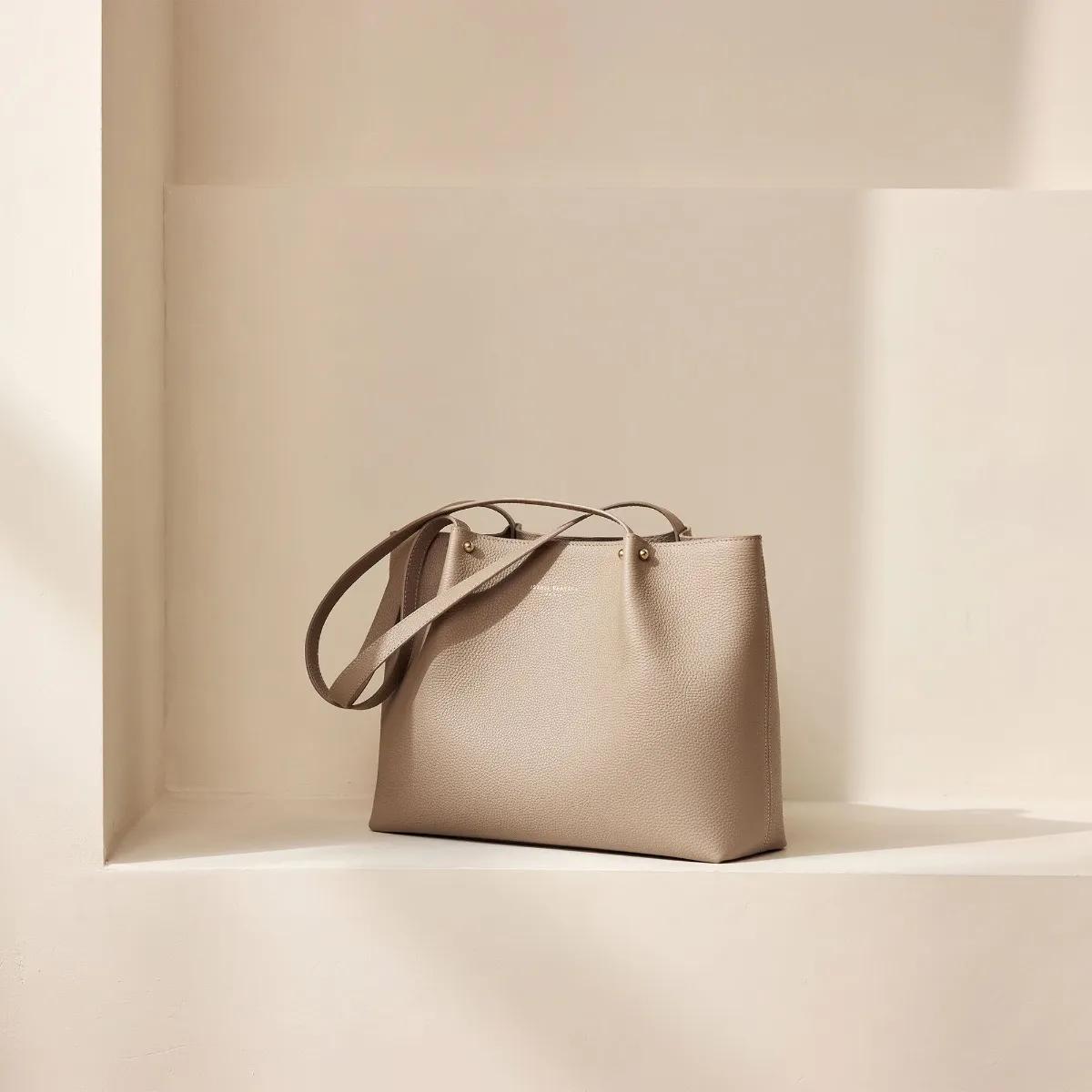 Isabel Bernard Shoppers Honoré Nata Shopper in taupe