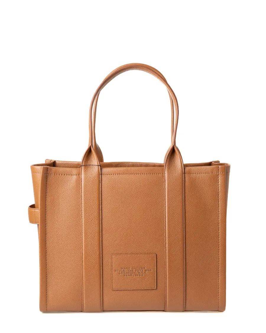Marc Jacobs Shoppers & Totes Grained Leather Large Shopper Bag With Embossed Lo in bruin