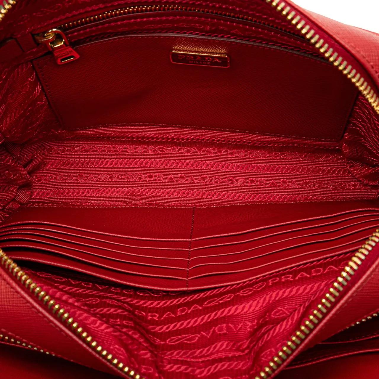 Thumbnail - Prada Hobo Bags - Saffiano Double Zip Crossbody - Gr. unisize - in Rot - für Damen