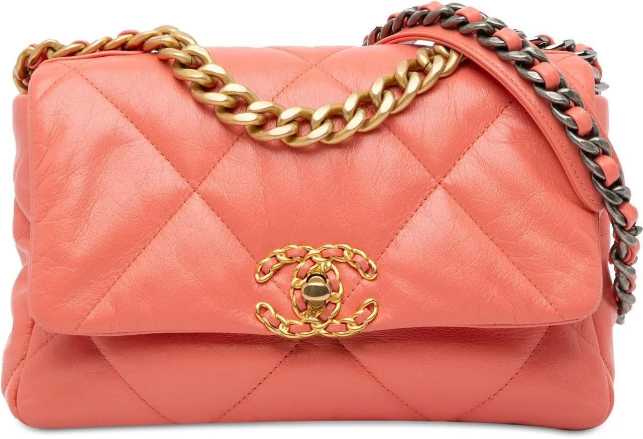 Chanel Hobo bags 2020 Medium Lambskin 19 Flap in poeder roze
