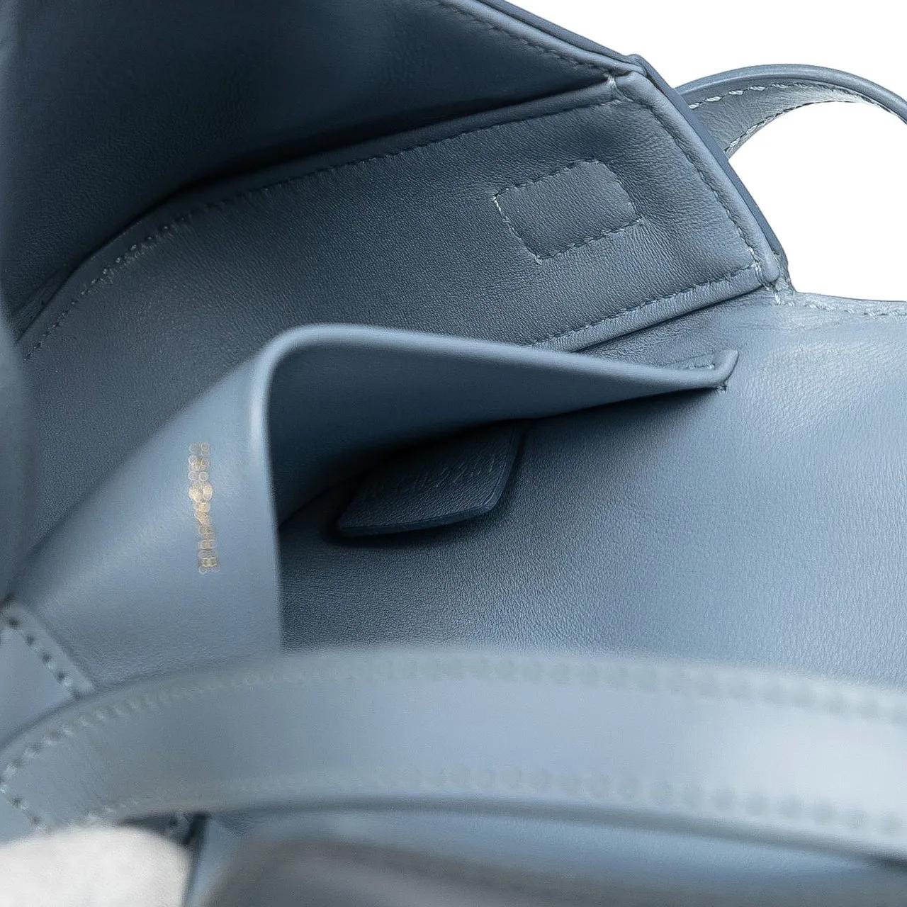 Thumbnail - Celine Hobo Bags - Shiny Calfskin Triomphe Claude Shoulder Bag - Gr. unisize - in Blau - für Damen