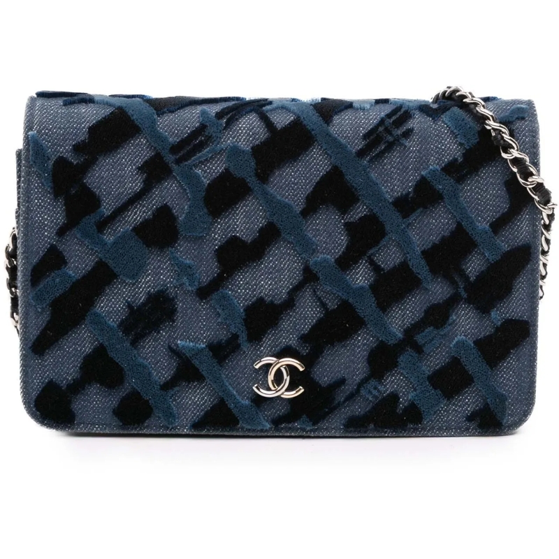 Chanel Schultertasche Denim and Velvet Wallet On Chain blau