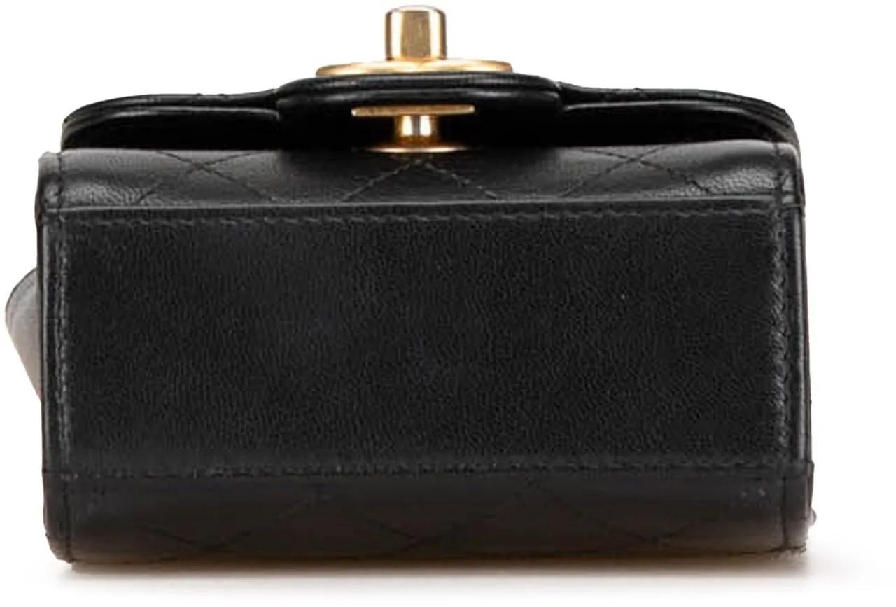 Thumbnail - Chanel Hobo Bags - 2000-2023 Mini Goatskin Chic Pearls Clutch On Chai - Gr. unisize - in Schwarz - für Damen