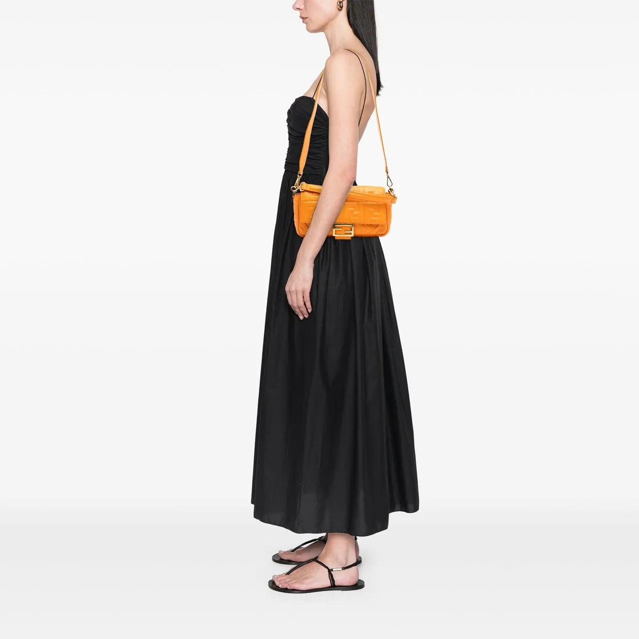 Thumbnail - Fendi Hobo Bags - Zucca Embossed Leather Baguette Satchel - Gr. unisize - in Orange - für Damen