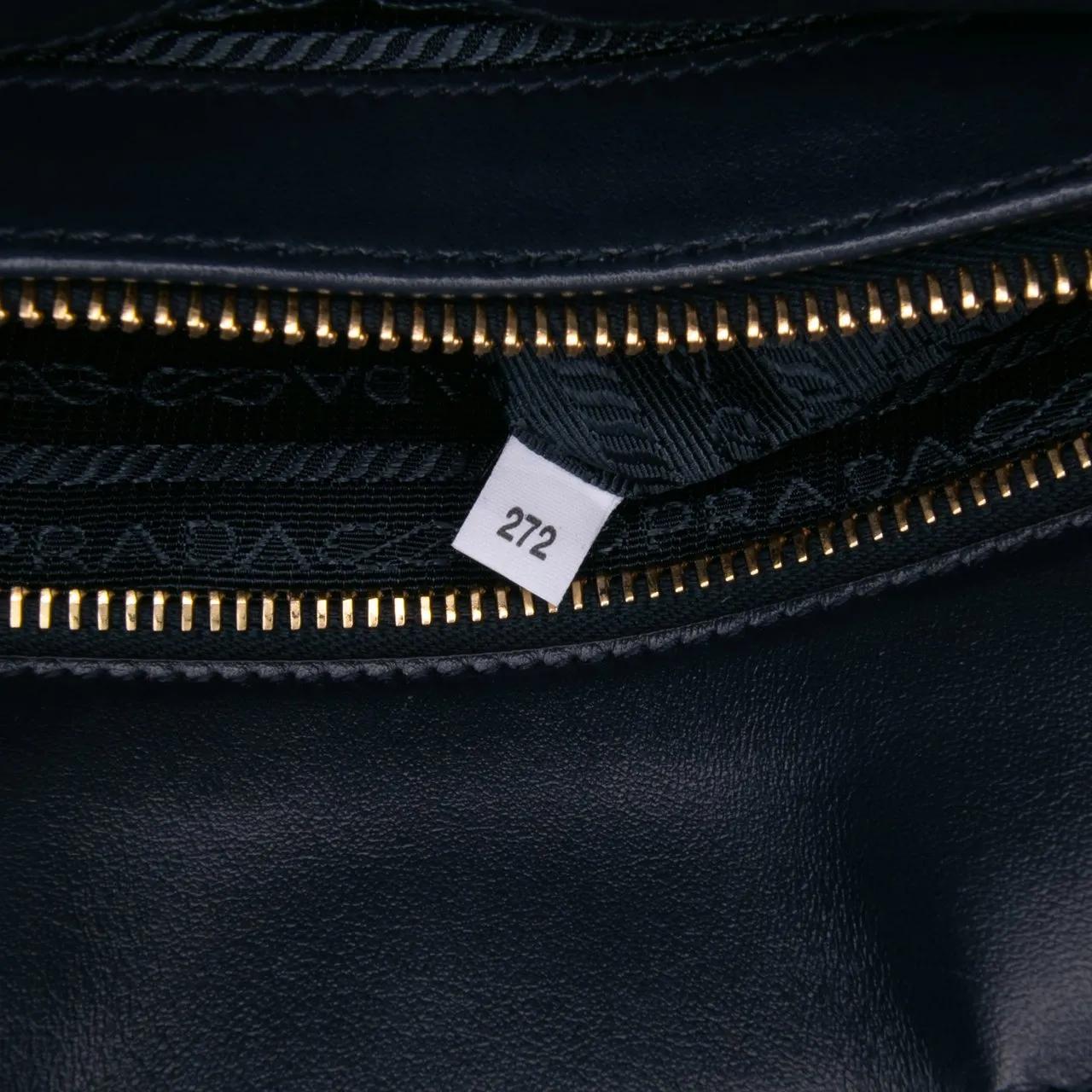 Thumbnail - Prada Hobo Bags - Small Canvas Symbole Triangolo Satchel - Gr. unisize - in Blau - für Damen