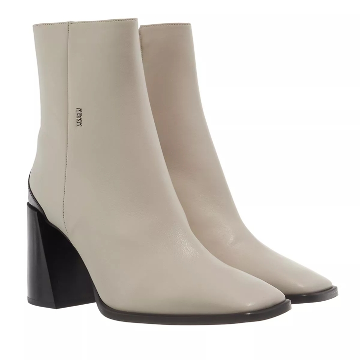 Square toe hot sale white boots