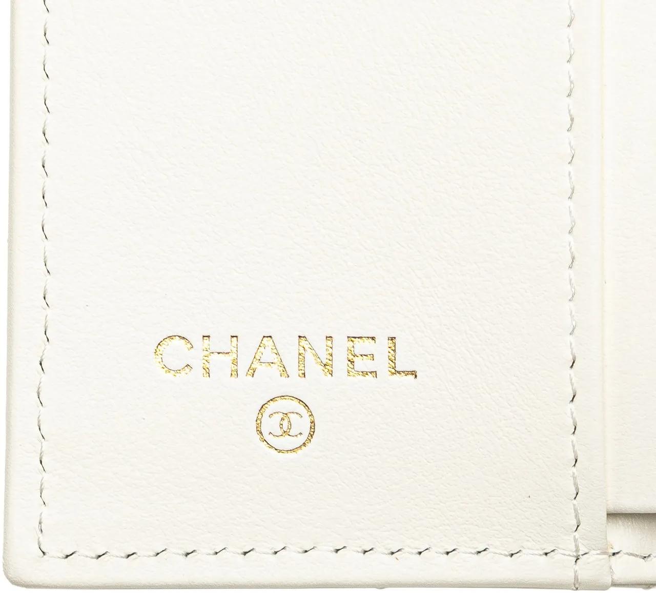 Thumbnail - Chanel Portemonnaie - CC Quilted Caviar Trifold Flap Wallet - Gr. unisize - in Weiß - für Damen