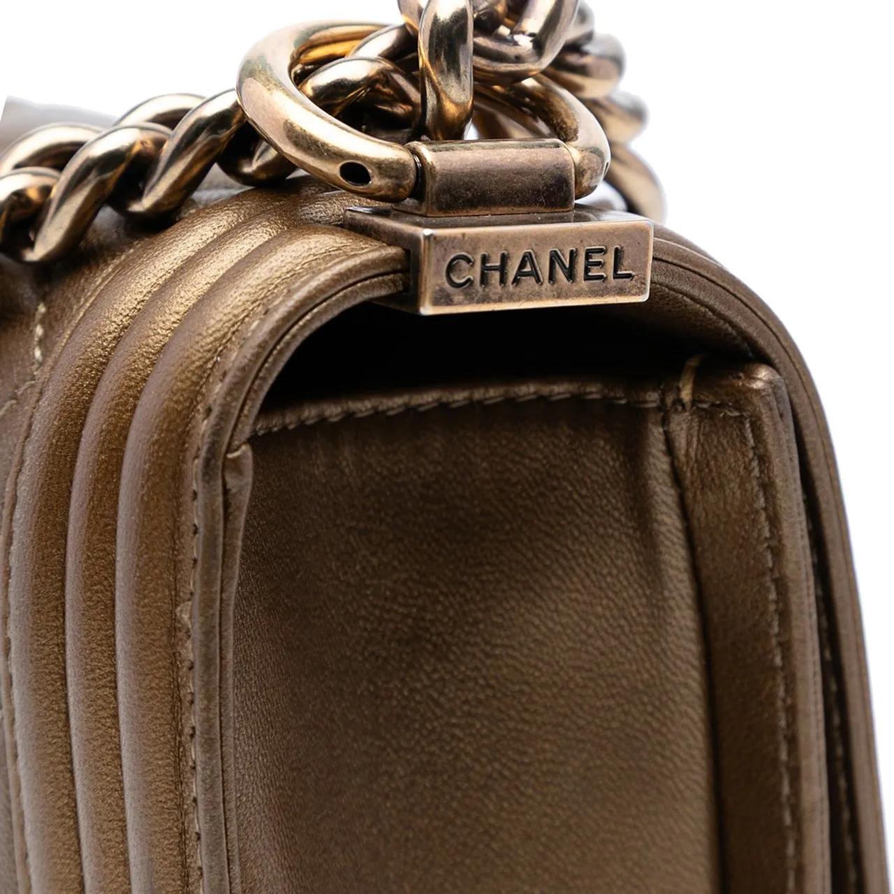 Thumbnail - Chanel Hobo Bags - Small Quilted Metallic Calfskin Boy Flap - Gr. unisize - in Braun - für Damen