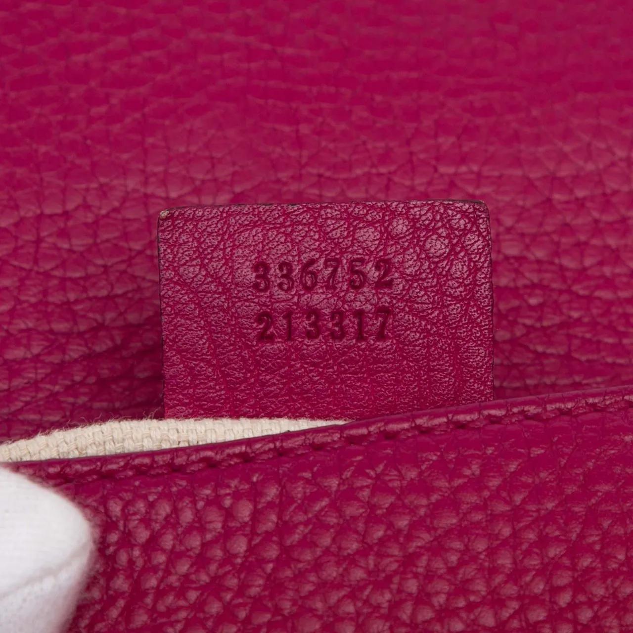 Thumbnail - Gucci Hobo Bags - Medium Leather Soho Chain Flap Crossbody - Gr. unisize - in Gold - für Damen