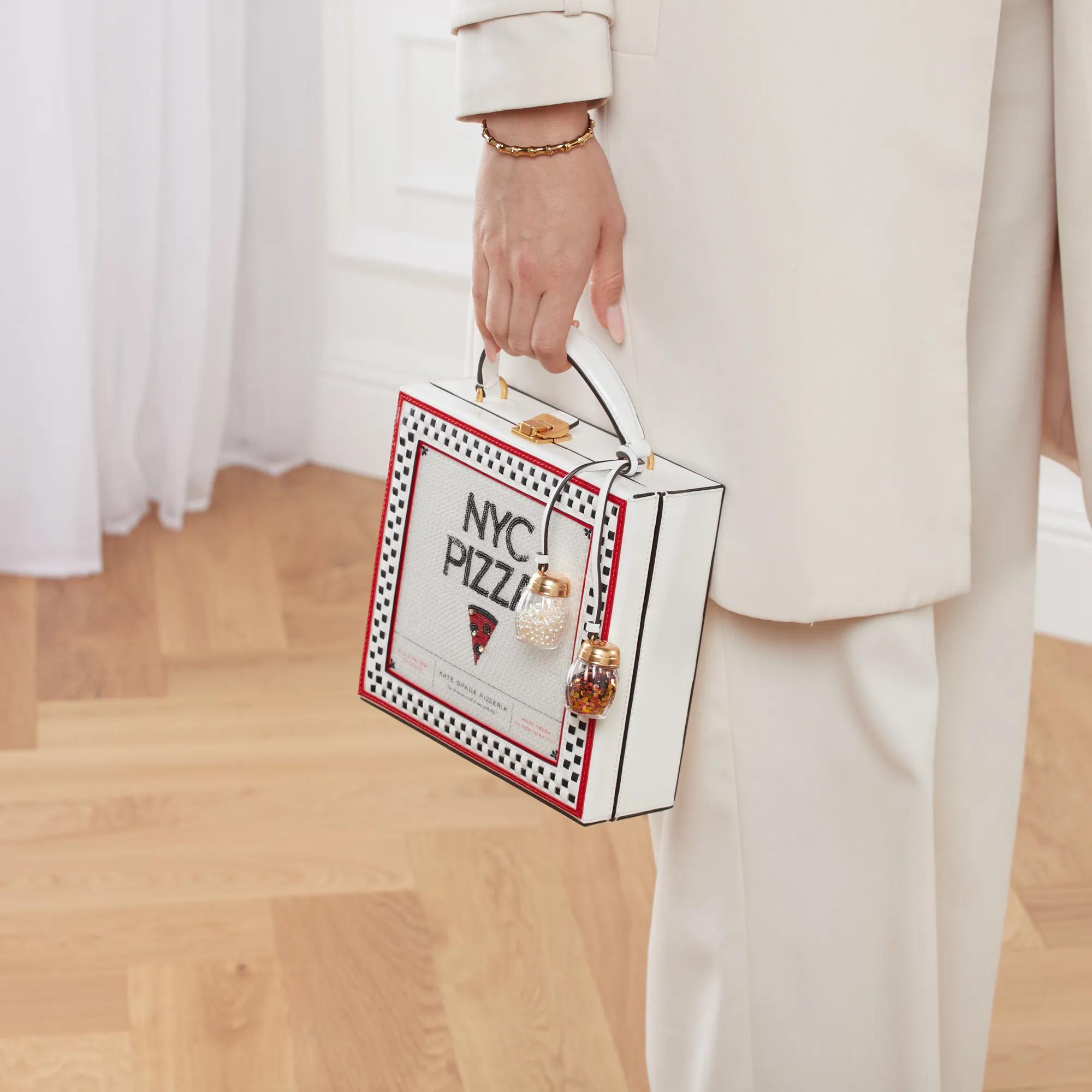 Kate spade new york Totes & shoppers Slice Printed Spazzolato Leather 3D Pizza Box Top in wit