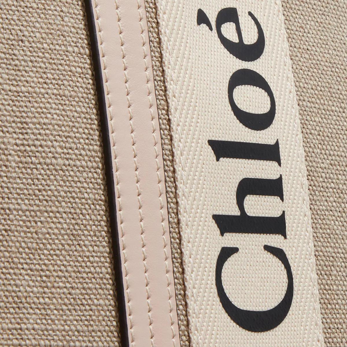 Chloé Shoppers & Totes Woody Tote Grande in beige