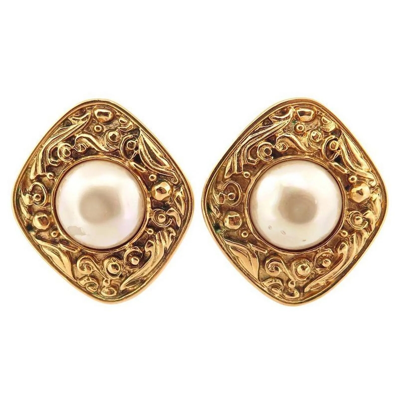 Chanel Ohrstecker VINTAGE CHANEL OHRRINGE AUS METALL MIT PERLEN UND  gold